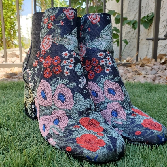 Indigo Shoes - Indigo. rd
Veraly Chelsea boots